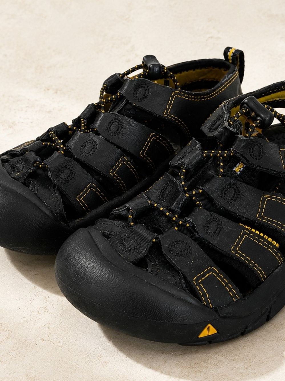KEEN Newport H2 Waterproof Sandals Kids Child Size 1 Black Yellow Hiking Shoes